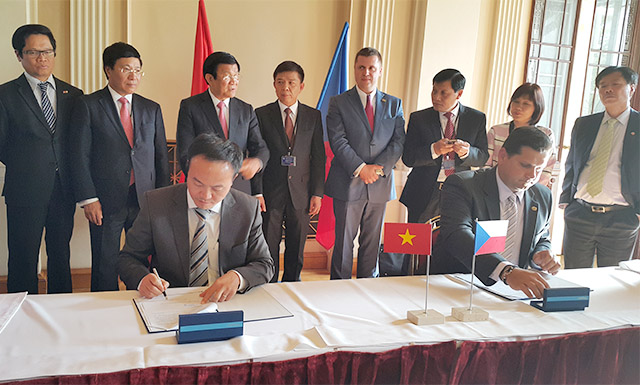 Lễ ký kết Thỏa thuận hợp tác nghiên cứu phát triển dự án Hạ tầng giao thông tại Việt Nam giữa FECON và SKD