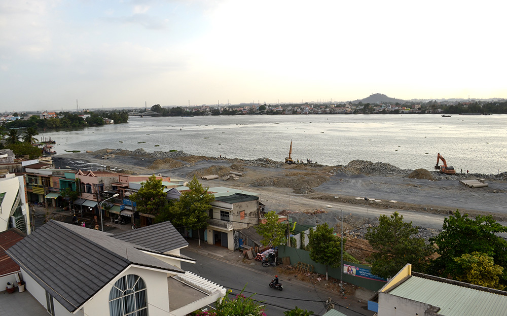 Dự án lấp sông Đồng Nai đã tạm dừng hoạt động. Nguồn ảnh: Vĩnh Thủy - Trung Kiên/Dân trí