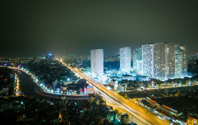 Hàng loạt công trình giao thông trọng điểm được nâng cấp, đầu tư xây mới đang khiến thị trường bất động sản Hà Nội sôi động trở lại.