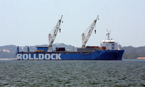  Tàu chuyên dụng Rolldock đưa tàu ngầm Kilo 185 về cảng Cam Ranh, Khánh Hòa. Ảnh: Xuân Ngọc