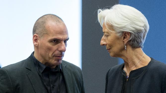 Bộ trưởng Tài chính Hy Lạp Yanis Varoufakis (phải) và Tổng giám đốc Quỹ Tiền tệ Quốc tế Christine Lagarde tại một cuộc họp.