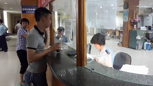  Hoạt động nghiệp vụ tại Chi cục Hải quan cửa khẩu sân bay quốc tế Nội Bài. Ảnh: N.Linh 