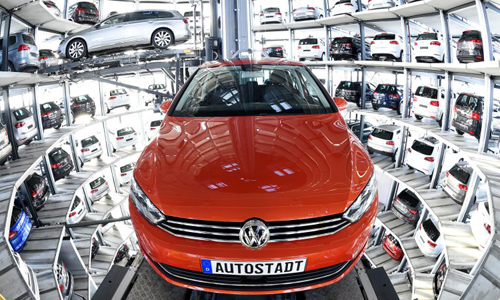  Volkswagen vượt Toyota ở doanh số nửa đầu 2015