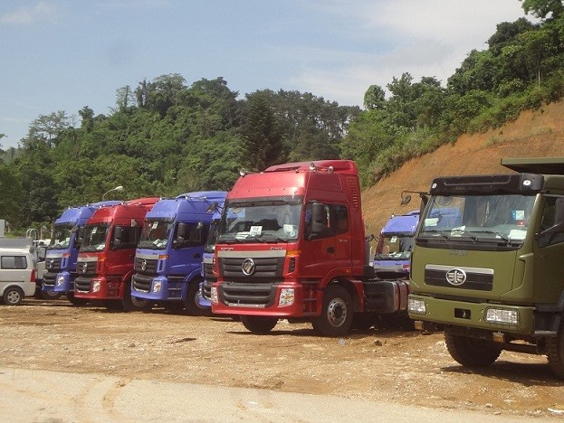  Ô tô tải Trung Quốc được nhập về qua khu vực cửa khẩu Lạng Sơn. Ảnh: L.Bằng. 