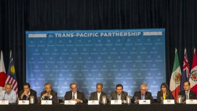 Các Bộ trưởng 12 nước tham gia đàm phán TPP tại cuộc họp báo sau vòng đàm phán ở Maui, Hawaii ngày 31/7. Ảnh: BBC