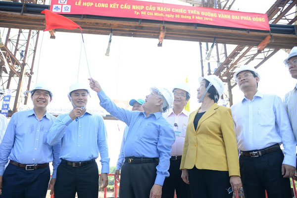 Lãnh đạo TP Hồ Chí Minh dự lễ hợp long cầu Rạch Chiếc