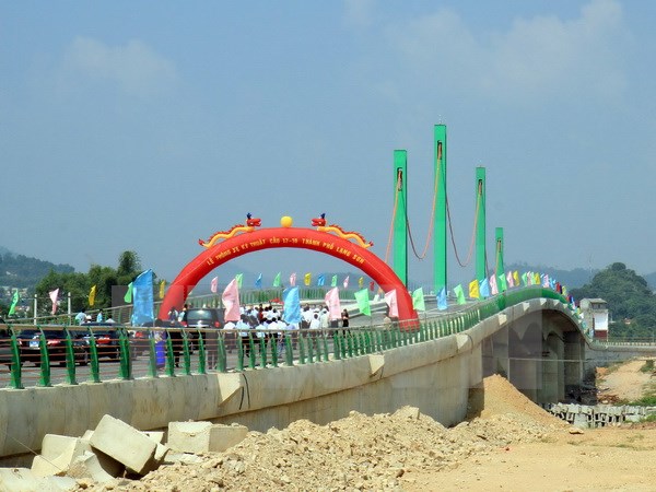 Cầu 17-10 nối liền Phường Đông Kinh và xã Mai Pha, thành phố Lạng Sơn. Ảnh: Thái Thuần/TTXVN
