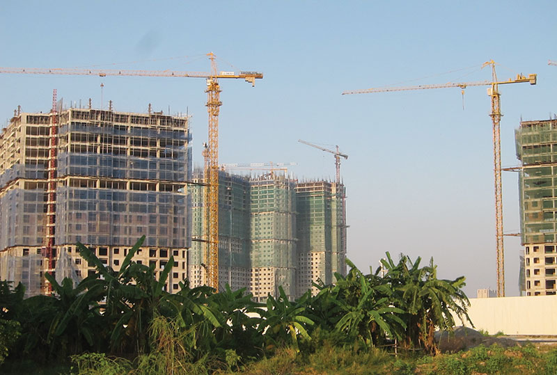 Dự án The Golden An Khánh với 3 tòa tháp cao từ 18 - 40 tầng dự kiến sẽ đón hàng trăm cư dân về sinh sông sẽ “ăn theo” hạ tầng xã hội của khu cư dân An Khánh. Ảnh: Trọng Tuyến