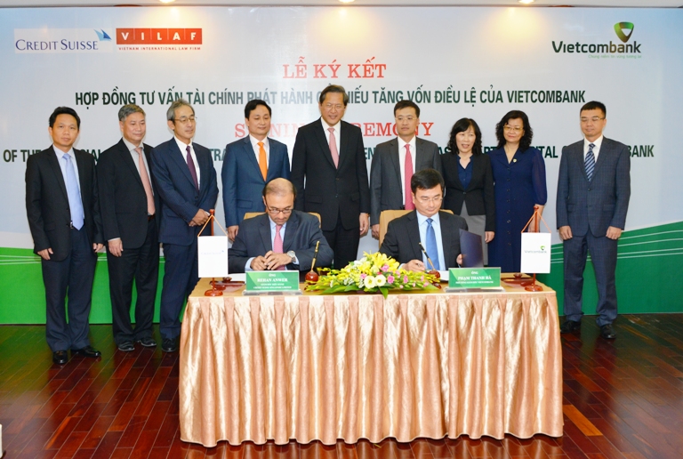Lễ ký kết hợp đồng tư vấn tài chính phát hành cổ phiếu tăng vốn điều lệ của Vietcombank với các đối tác