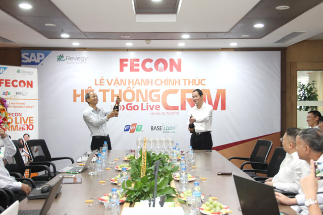 Ông Trần Trọng Thắng, Tổng giám đốc FECON và ông Nguyễn Quang Khải, Giám đốc giải pháp SAP cùng chúc mừng Dự án golive