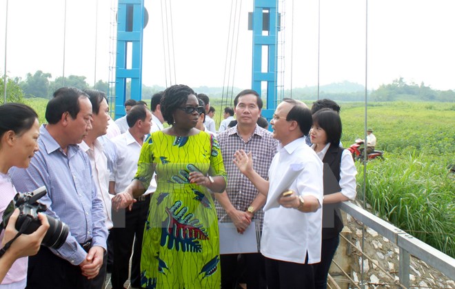  Đoàn công tác kiểm tra chất lượng cầu treo Sơn Nam, huyện Sơn Dương, tỉnh Tuyên Quang