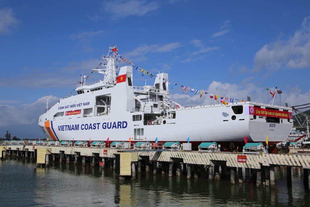 Tàu đa năng DN2000 do Tổng công ty Sông Thu thi công vừa hạ thủy vào ngày 30/11/2015 tại Đà Nẵng. Ảnh VGP/Mai Vy
