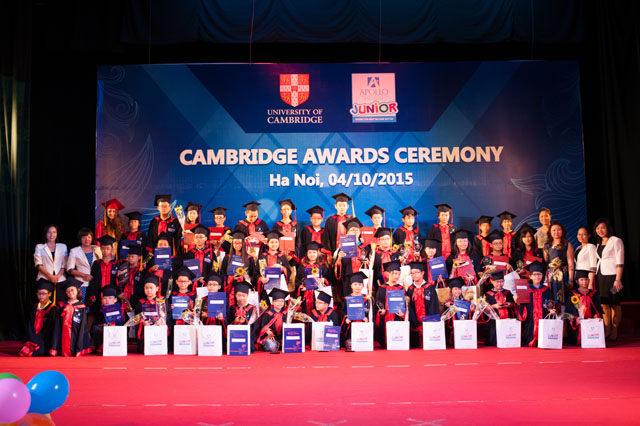 Lễ trao chứng chỉ quốc tế Cambridge cho thêm gần 200 học viên của Apollo English
