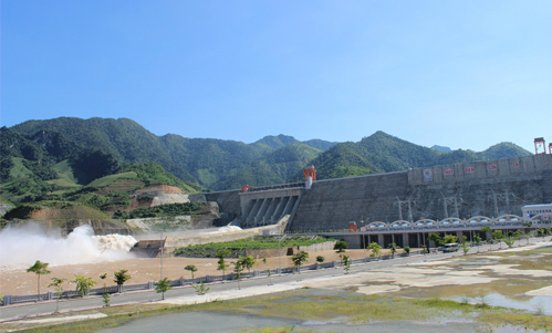  Dù mức đầu tư tăng hơn 5.500 tỷ nhưng với giá bán điện 850 đồng mỗi kWh, thủy điện Sơn La sẽ vẫn hiệu quả