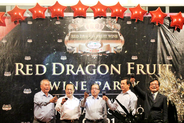 Rượu vang thanh long đỏ Việt Nam được sản xuất theo quy trình tiên tiến của Mỹ