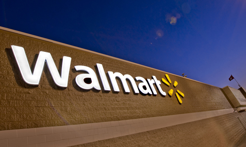  Walmart phải tái cơ cấu để cạnh tranh với những người khổng lồ khác trên thị trường bán lẻ.