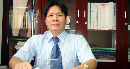 TS.Nguyễn Khắc Hùng