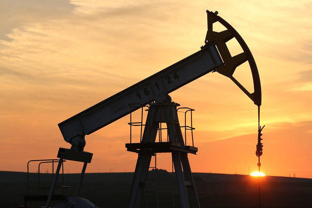   Nhiều chuyên gia phân tích cho rằng dù Nga và OPEC hợp tác cắt giảm sản lượng thì cũng khó “cứu” được giá dầu khi các nhà sản xuất dầu đá phiến Mỹ đứng ngoài cuộc. Ảnh minh họa
