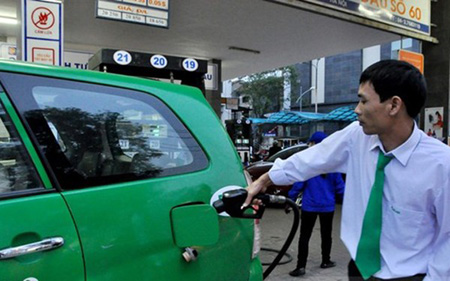 Dù giá xăng dầu đã giảm sâu nhưng nhiều hãng taxi vẫn quyết 