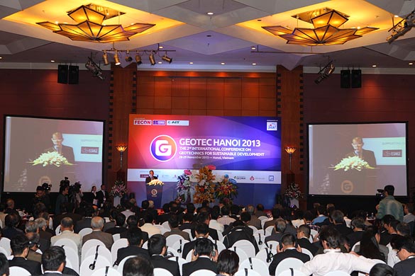 Quang cảnh Hội nghị GEOTEC HANOI 2013