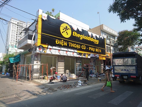 Cửa hàng mới chưa khai trương của Thế Giới Di Động ở Tân Bình, TP.HCM - Ảnh: Trương Hữu Dũng