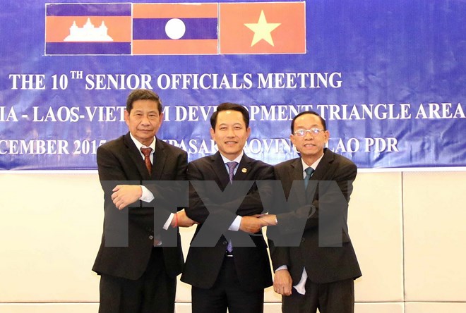 Các trưởng đoàn tại Hội nghị SOM tăng cường hợp tác thúc đẩy Tam giác Phát triển tại Lào tháng 12/2015. Ảnh: Phạm Kiên/TTXVN