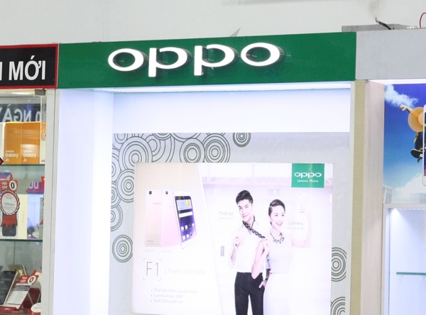 Hình ảnh Oppo tại một siêu thị FPT Shop - Ảnh: H.Đ