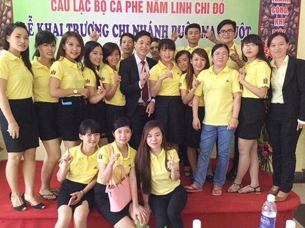 Nguyễn Thế Anh, Tổng Giám đốc Công ty Cổ phần thương mại đầu tư Phúc Gia Bảo 868 (đứng giữa)