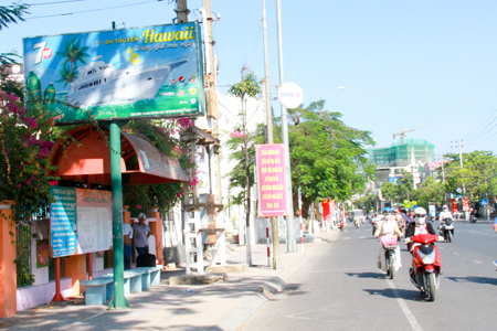 Hộp đèn quảng cáo trên đường Lê Thánh Tôn, TP. Nha Trang