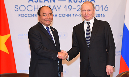  Thủ tướng Nguyễn Xuân Phúc hội kiến với Tổng thống Vladimir Putin tại Sochi. Ảnh: Chinhphu.vn