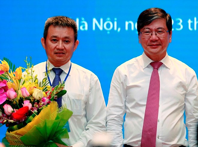 Tân Tổng Giám đốc Vietnam Airlines Dương Trí Thành (trái) và Chủ tịch Hội đồng quản trị Phạm Ngọc Minh. Ảnh: Vietnam Airlines cung cấp