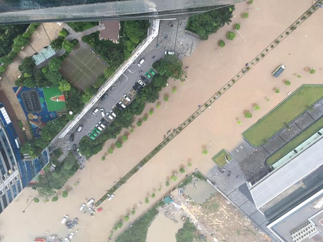 Nhiều tuyến đường ở Hà Nội đã bị ngập. Nguồn: Vietnam+