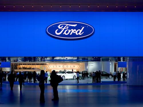 Ford Motor vừa công bố kế hoạch bắt tay với các đối tác khác nhằm mở rộng hoạt động kinh doanh. Ảnh: benzinga