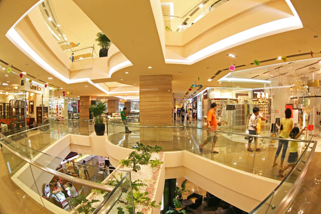 Việc mở rộng ngày càng nhiều hệ thống siêu thị, trung tâm thương mại hiện đại góp phần làm thay đổi thói quen tiêu dùng của người dân Việt Nam