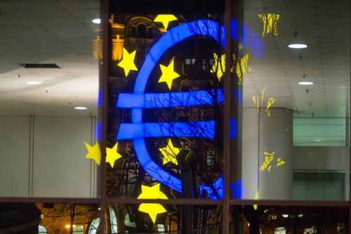 ECB mua 348 triệu euro trái phiếu doanh nghiệp trong ngày đầu tiên thực hiện. Ảnh: www.wsj.com