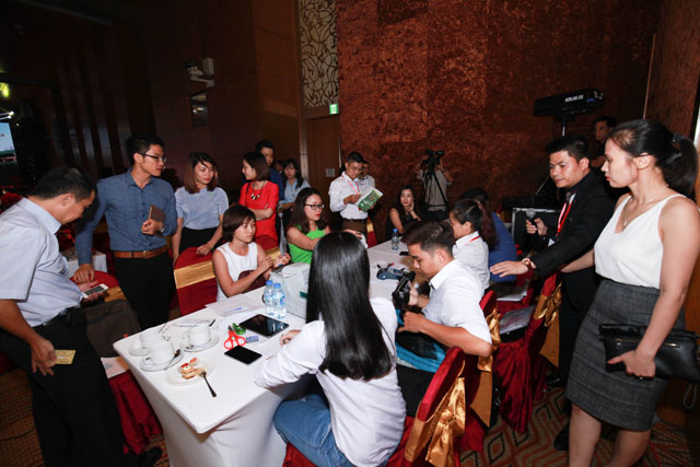 Nhiều nhà đầu tư đã ký hợp đồng tại lễ mở bán Movenpick Cam Ranh Resort