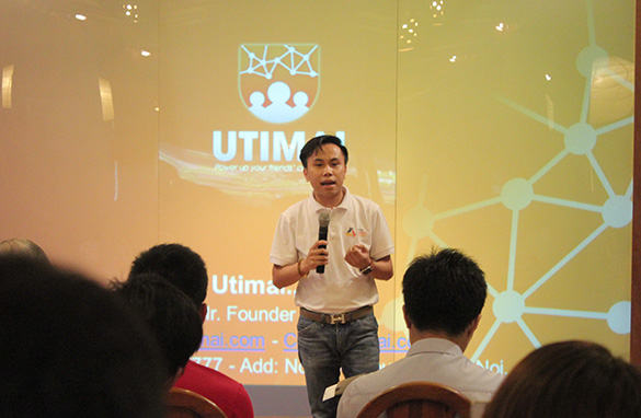 Trương Phi Cường, nhà sáng lập startup Utimai trong buổi thuyết trình mô phỏng với nhà đầu tư tại VSV Angel Camp. Ảnh: DNSG
