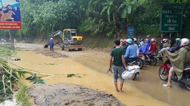 Quốc lộ 4D (Lào Cai-Lai Châu) ảnh hưởng do mưa lũ lớn. Ảnh: Lục Thu Hương/TTXVN