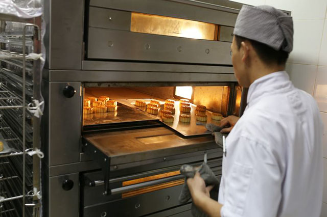Từng chiếc bánh chứa đựng lòng yêu nghề, sự nhiệt huyết của đội ngũ bếp bánh Almaz