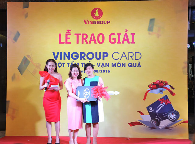 Chị Lê Thị Thu Hà đã trúng giải Nhất, rinh về nhà xe sang Camry trị giá 1,4 tỷ đồng 