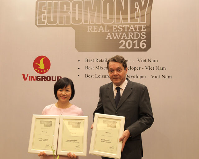 Bà Dương Mai Hoa, Tổng Giám đốc Tập đoàn Vingroup nhận giải thưởng do Tạp chí Euromoney trao tặng