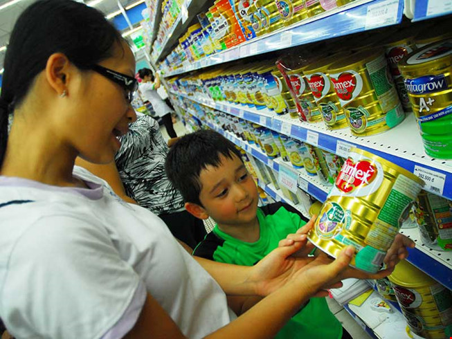 Thị trường sữa tại Việt Nam được đánh giá là mảnh đất béo bở với các doanh nghiệp. Ảnh: Tú Uyên