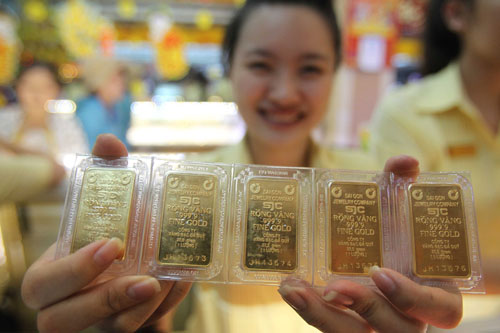 Giá vàng thế giới tương đương 33,57 triệu đồng/lượng, thấp hơn giá vàng SJC 2,08 triệu đồng/lượng
