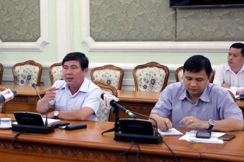 Chủ tịch UBND Thành phố Hồ Chí Minh Nguyễn Thành Phong phát biểu tại buổi làm việc với HOSE. Ảnh: Hoàng Hải/TTXVN