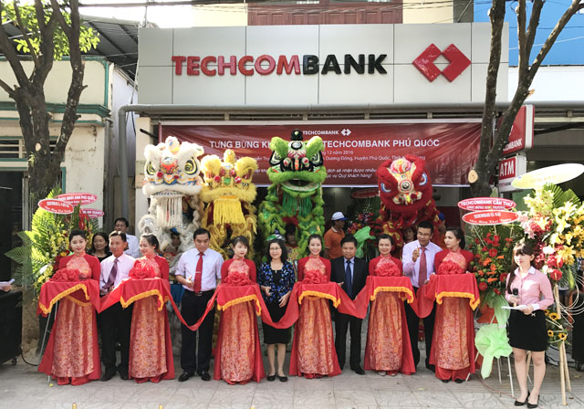 Lễ cắt băng khai trương Techcombank  Phú Quốc