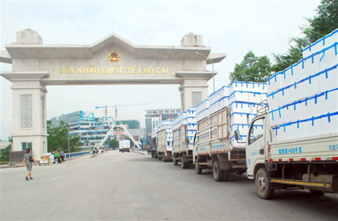 Cửa khẩu Quốc tế Lào Cai - một trong những cửa khẩu quan trọng thông thương hàng hoá giữa Việt Nam với Trung Quốc