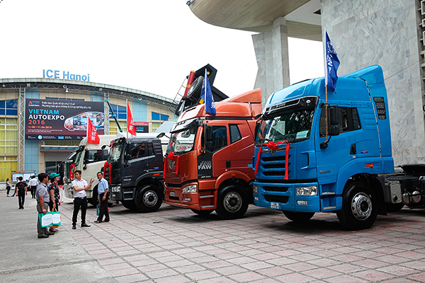 Xe thương mại hiện diện tại Vietnam AutoExpo 2016. Ảnh: Chí Cường