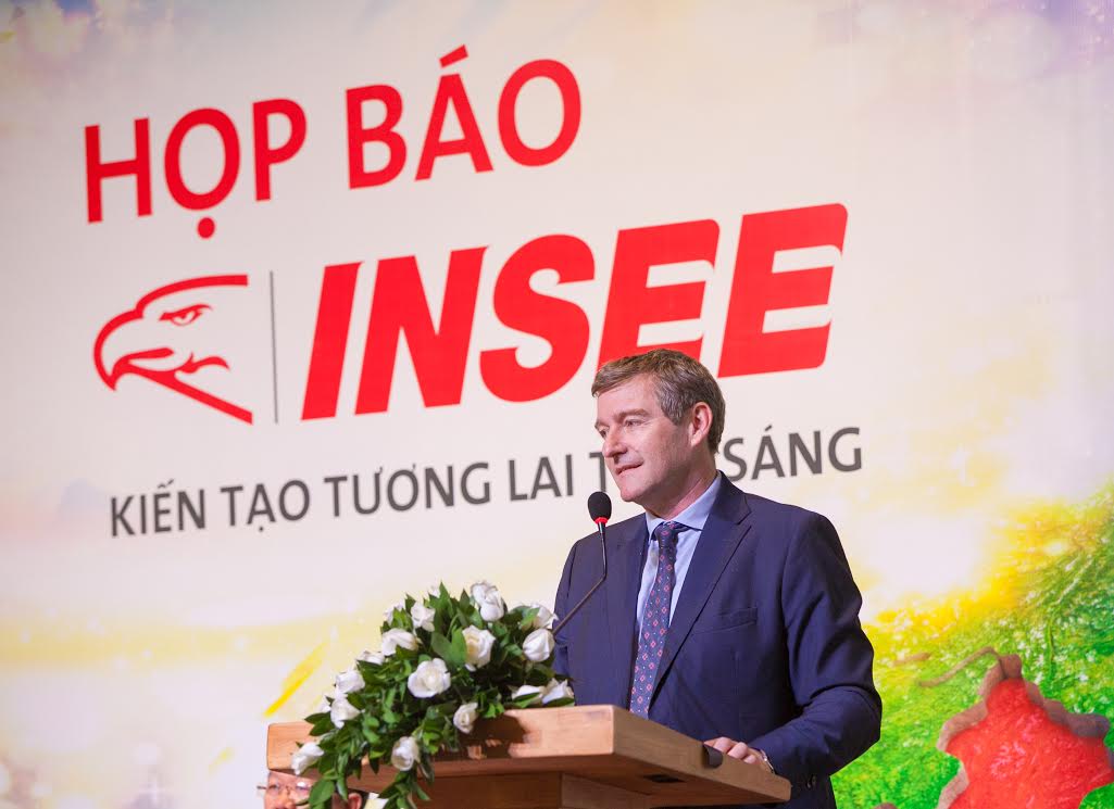 Cùng với việc mua lại Xi măng Holcim Việt Nam và đổi tên thương hiệu thành INSEE, Tập đoàn Siam City Cement (SCCC), Thái Lan đã công bố Tổng giám đốc mới của INSEE Việt Nam