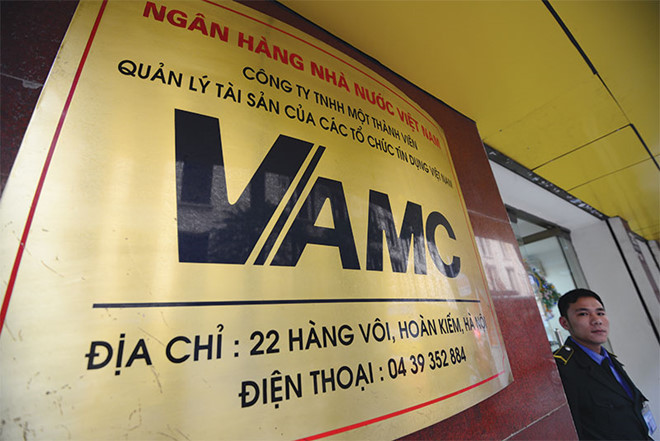Theo quy định, VAMC được xem xét, ủy quyền cho tổ chức tín dụng bán nợ thực hiện việc xử lý nợ