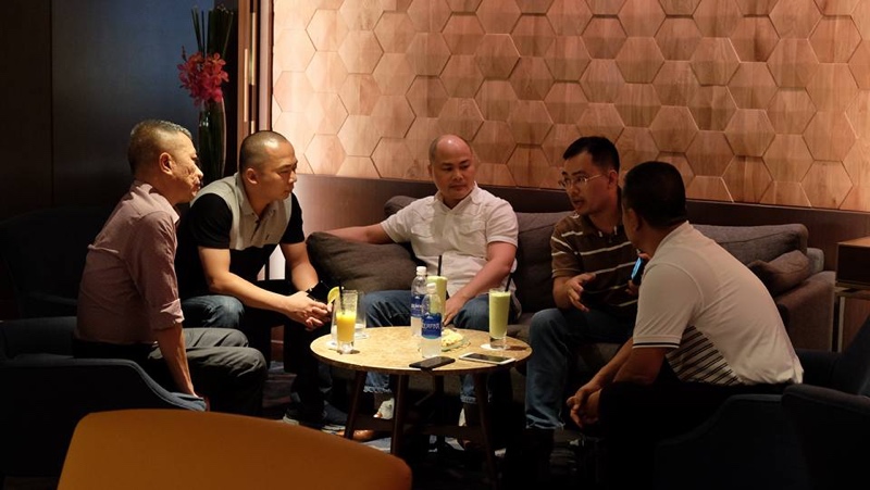 Từ trái qua: ông Trần Kinh Doanh, ông Đoàn Văn Hiểu Em, ông Nguyễn Tử Quảng, đại diện Bkav, ông Trương Hồng Hoàng